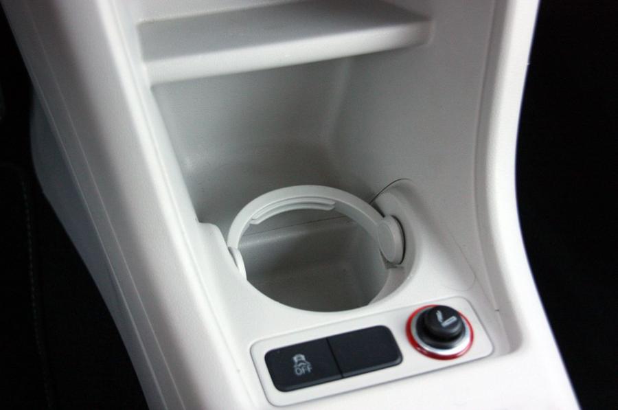  Volkswagen up! 2011 года  (фото 67 из 173)